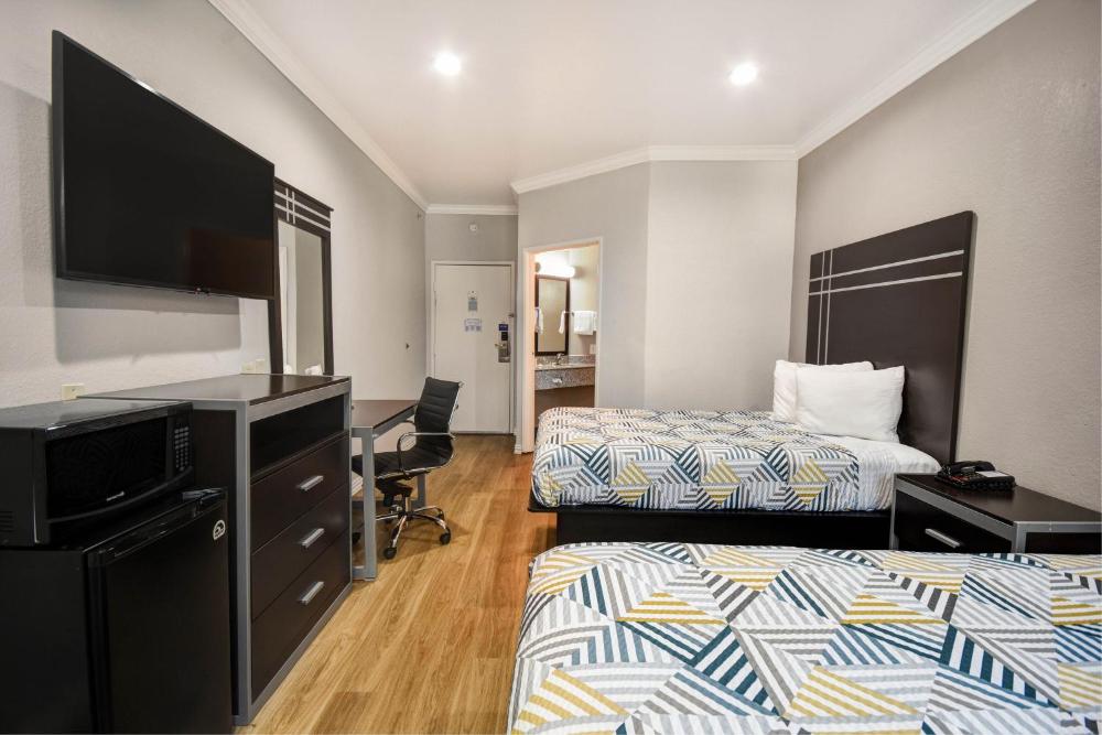 Deluxe Room with Two Full Bed - Non-Smoking interior